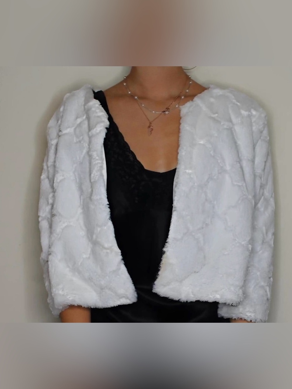 Signature by Robbie bee white faux fur cropped jacket size small NWOT